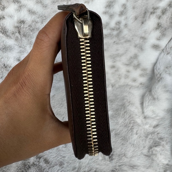 Authentic Gucci Brown Web Stripe Leather Zippy Wallet. P0076 - Picture 8 of 15